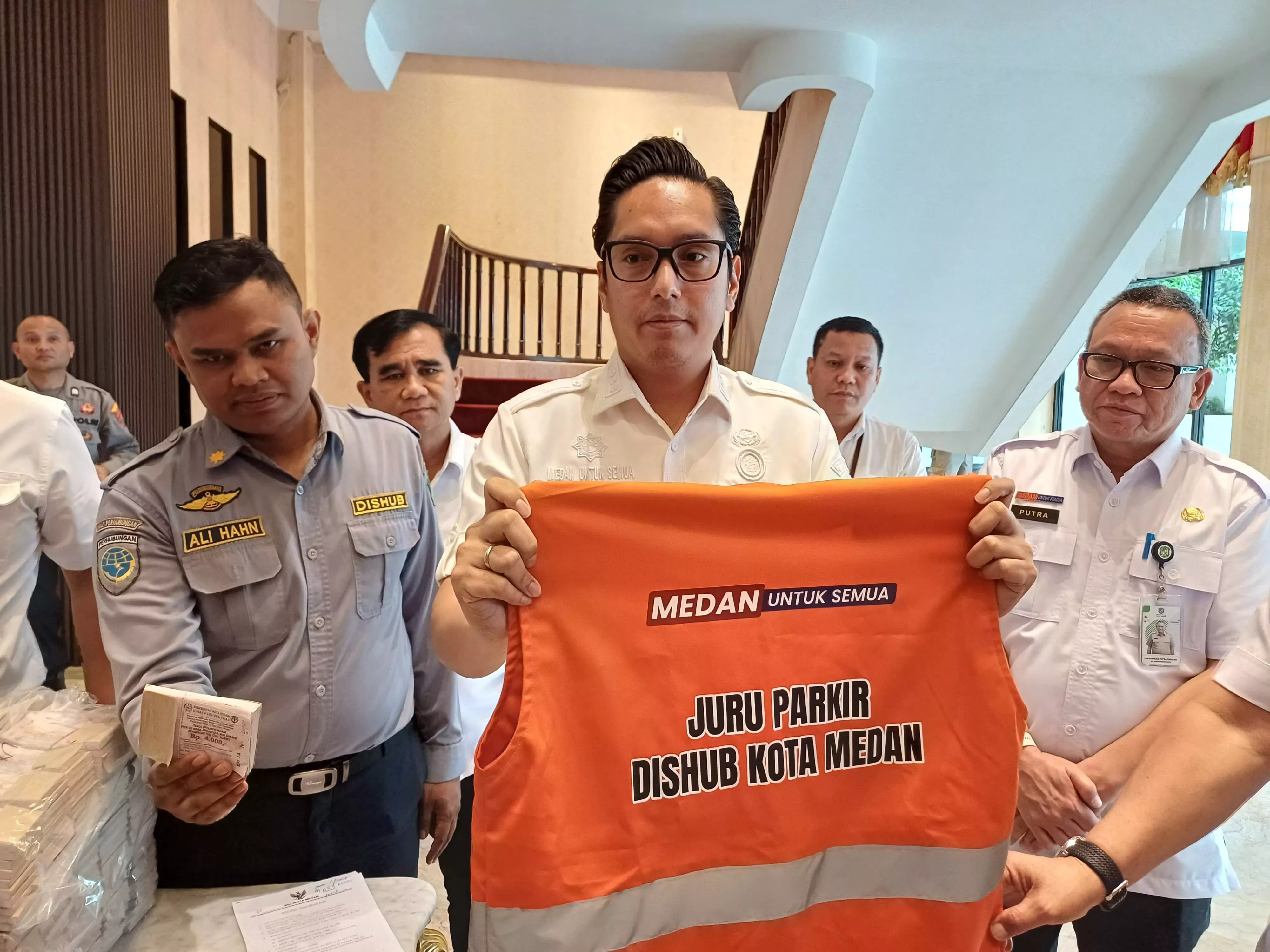 Wali Kota Rico Waas Turunkan Tarif Parkir Medan: Motor Rp2.000, Mobil Rp4.000