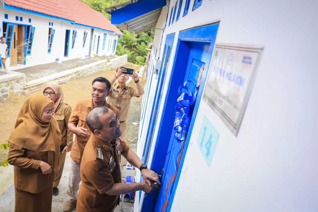 Penyerahan Rumah Hunian Tetap di Banjarnegara Dilengkapi Sertifikat Tanah