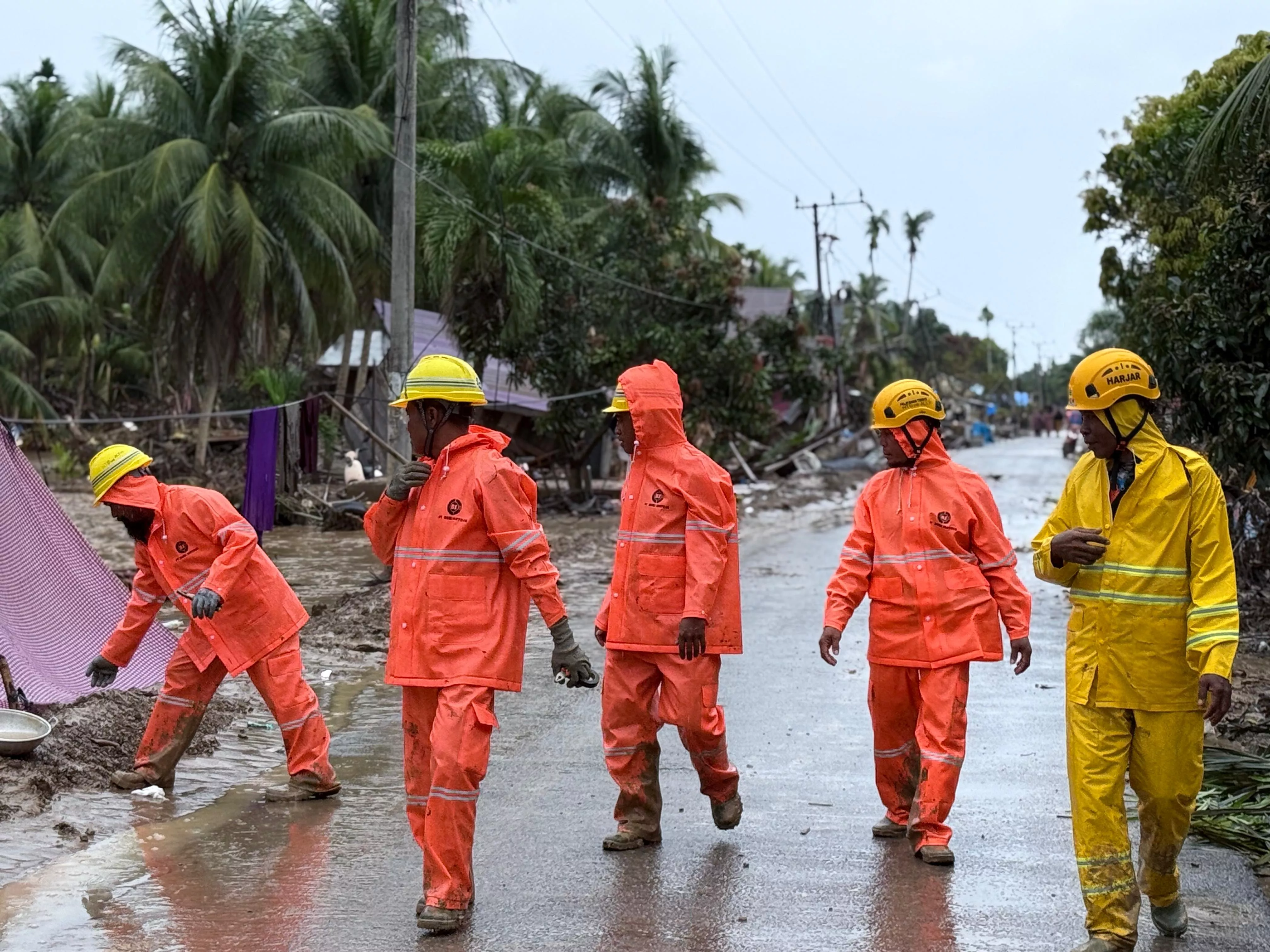 Masrang dan Cahaya dari Aceh: Kisah Petugas PLN Nusa Daya yang Menyalakan Harapan di Tengah Gelap