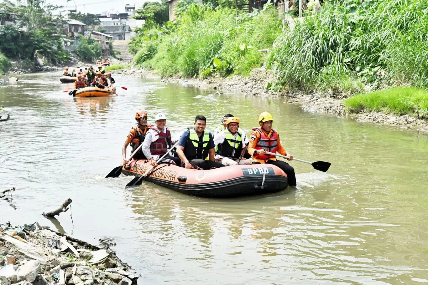 Rayakan HUT Gerindra ke-18, Bobby Nasution Aksi Bersih Sungai Deli dan Serap Aspirasi Warga