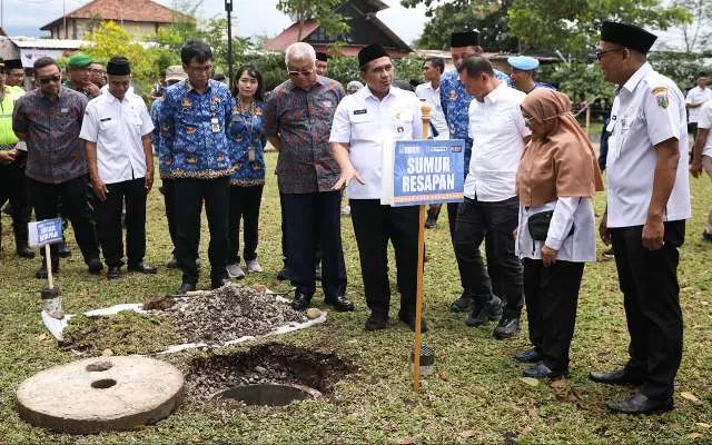Gandeng Swasta, Pemprov Jateng Perluas Gerakan Sumur Resapan Murah untuk Cegah Banjir dan Kerusakan Jalan