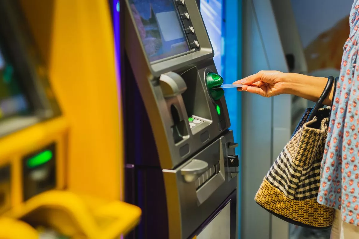 Kartu ATM Terblokir, Bisakah Terima Transferan? Ini Jawabannya