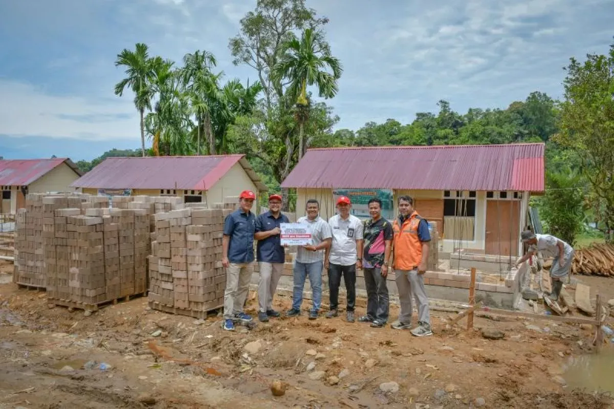PT Semen Padang Salurkan 8.000 Sepablock untuk Hunian Korban Banjir