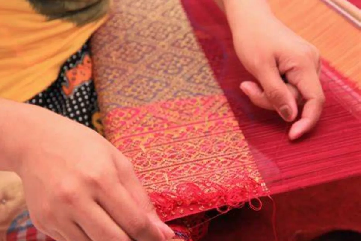Kampung Songket Palembang: Pusat Kerajinan dan Belanja Kain Tenun