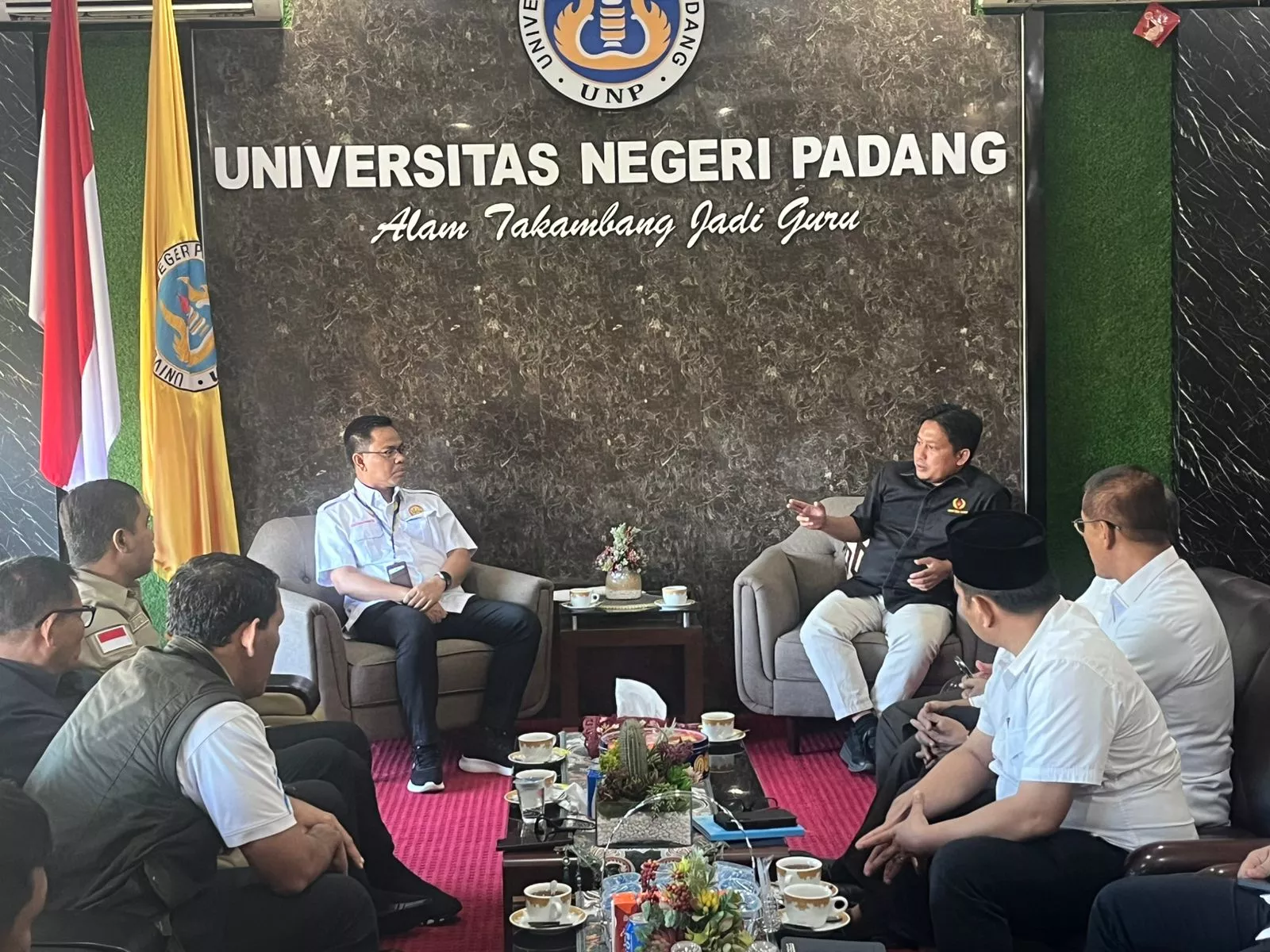 KONI Sumbar dan UNP Bahas Kolaborasi Strategis untuk Pengembangan Olahraga Daerah