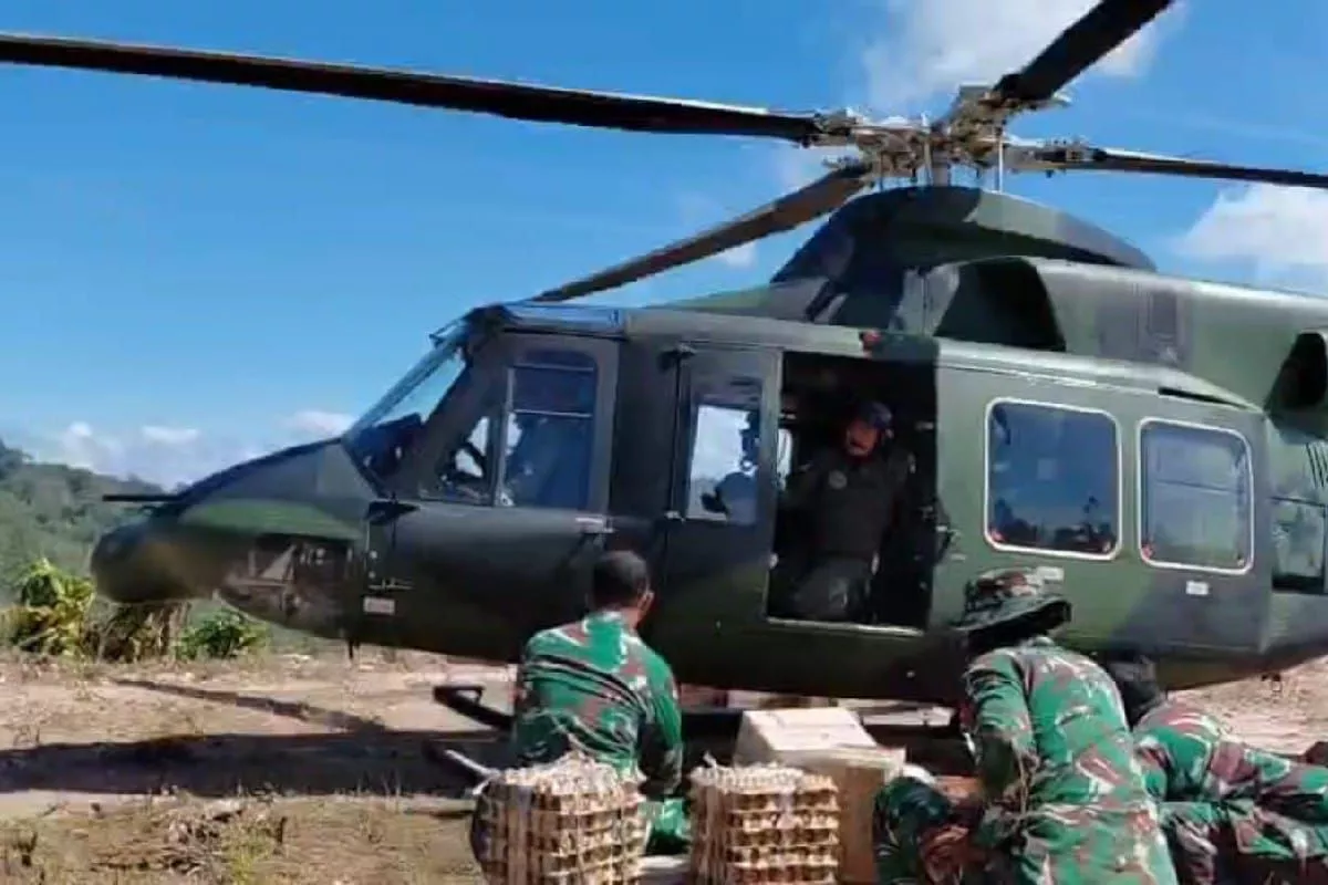 Distribusi Bantuan Udara, TNI Pastikan Kebutuhan Pokok Warga Tapteng Terpenuhi