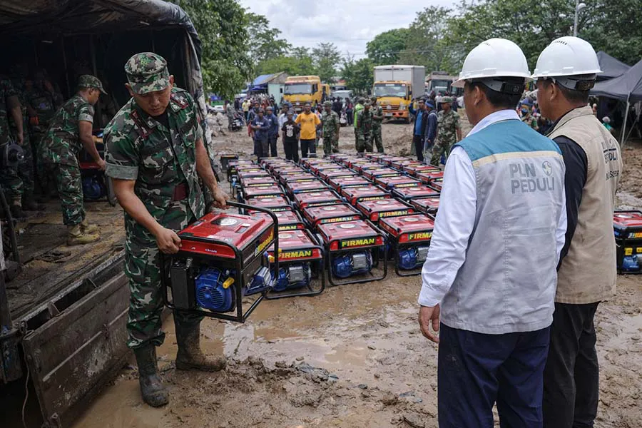 PLN dan ESDM Salurkan 1.000 Genset untuk Korban Banjir Aceh 