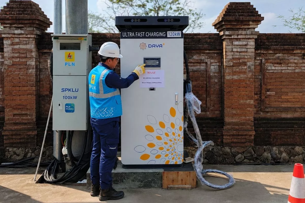 SPKLU Ultra Fast Charging 120 kW Resmi Beroperasi di Jalur Puncak, Bogor