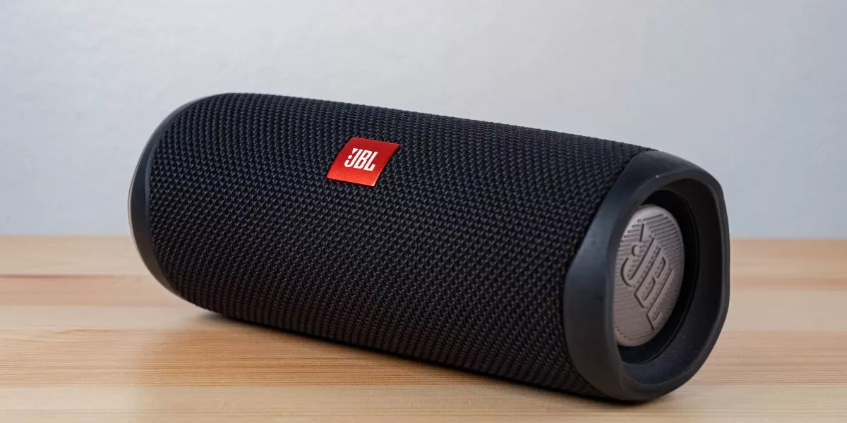 15 Speaker Portable Terbaik 2026: Suara Jernih dan Fitur Modern