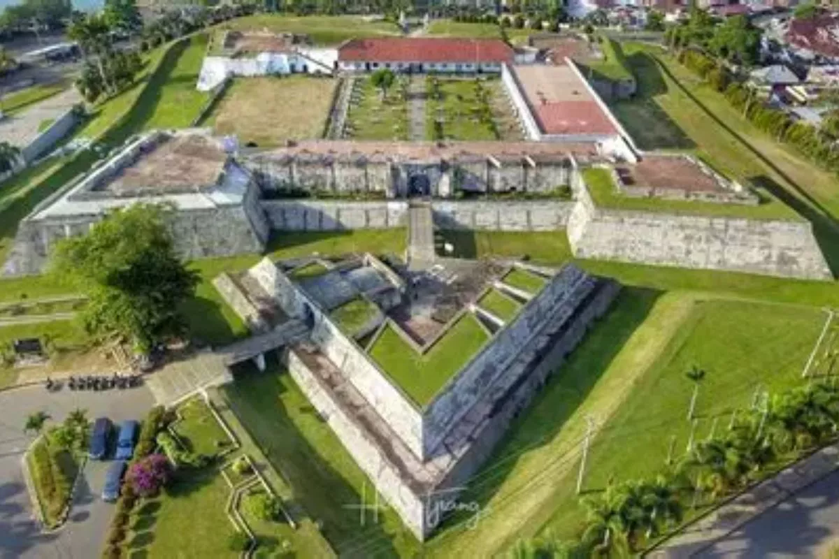 Mengenal Tempat Wisata Sejarah Benteng Marlborough di Bengkulu