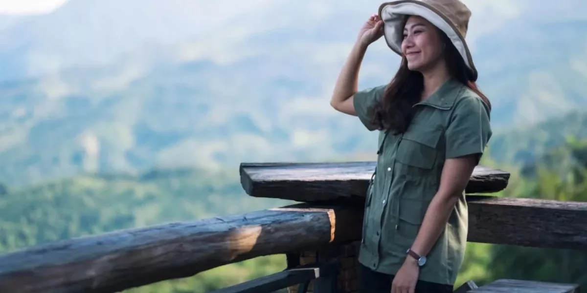 10 Ide Outfit ke Tempat Wisata Alam, Nggak Perlu Bingung Lagi!