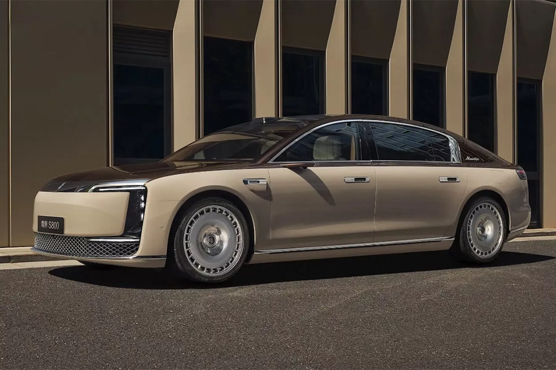 Mobil Listrik Huawei Maextro S800 Kalahkan Porsche hingga Maybach di Pasar China