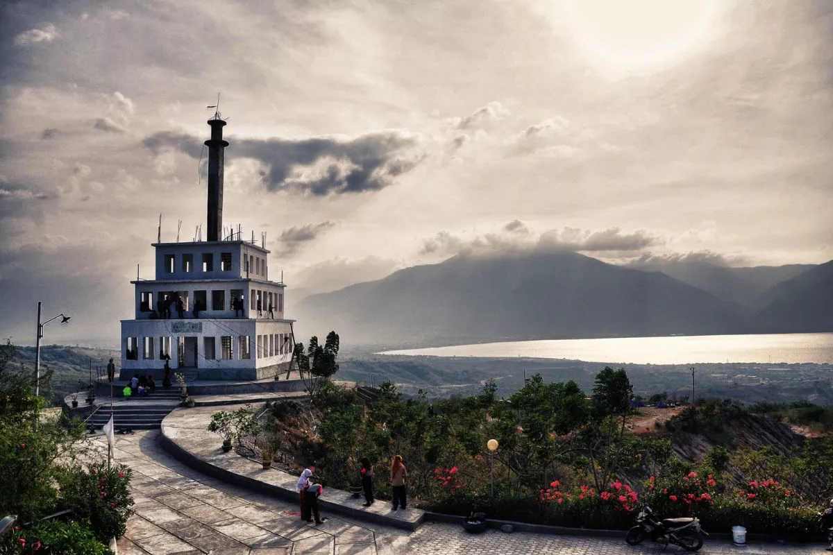 Tempat Wisata Monumen Nosarara Nosabatutu Palu, Ikon Kebanggaan Kota!