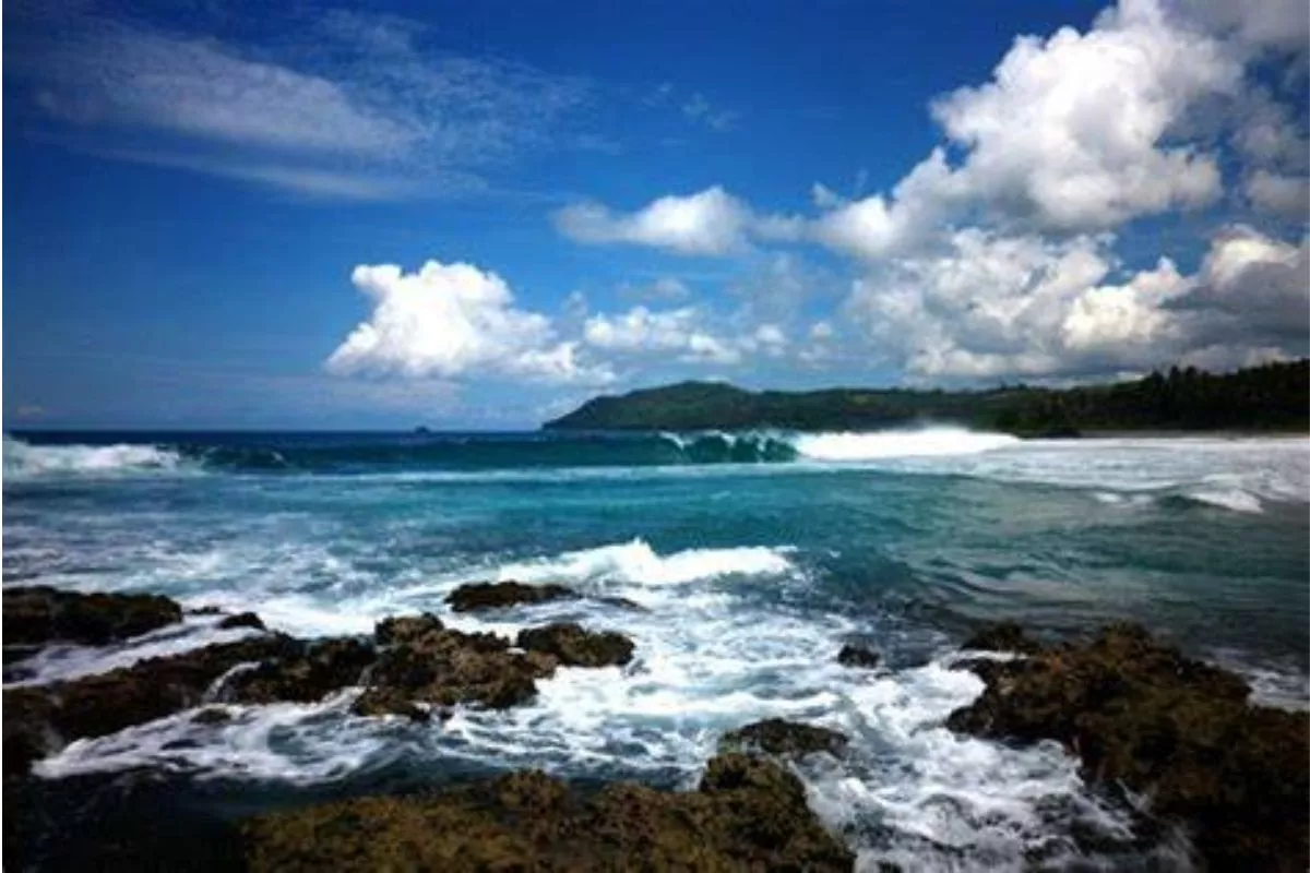 5 Pantai Sepi di Sumatera Utara untuk Liburan Damai