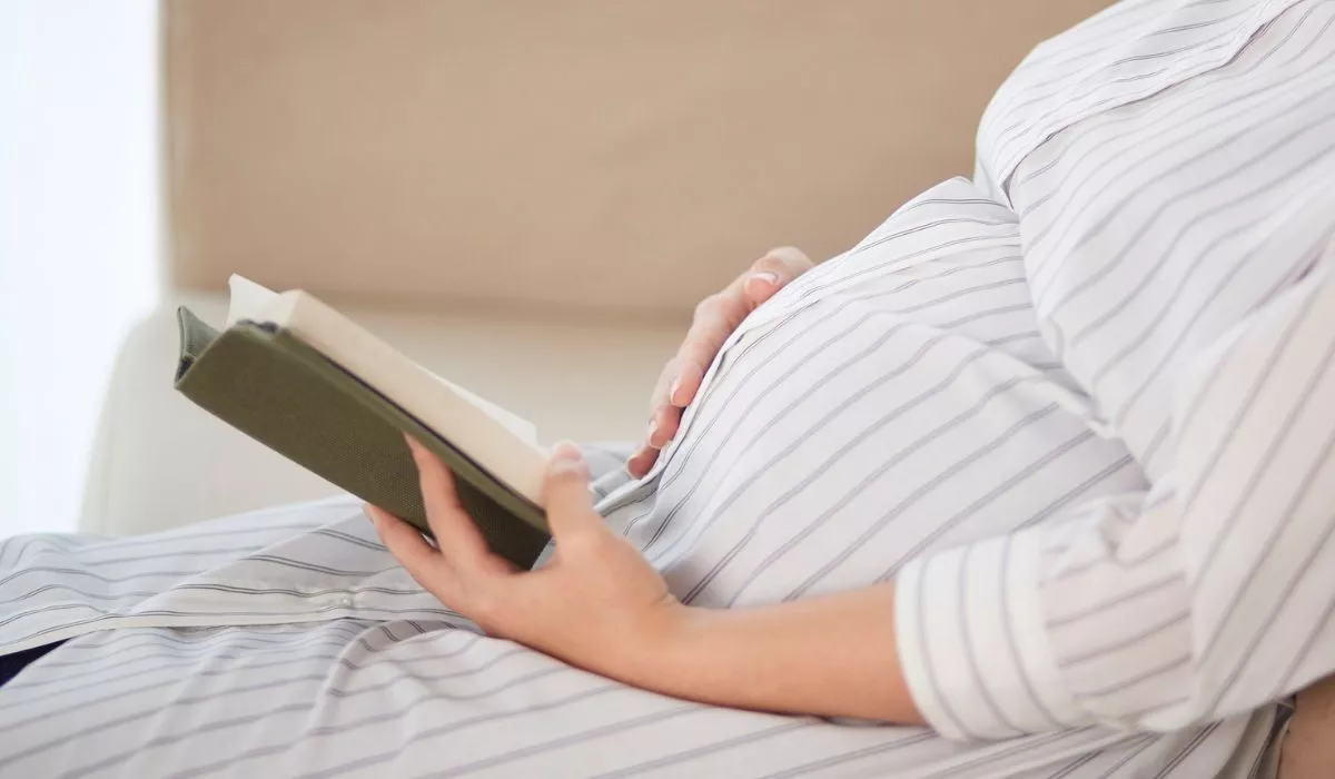 Mengapa Ibu Hamil Kerap Susah Tidur? Ini Penjelasan dan Tipsnya