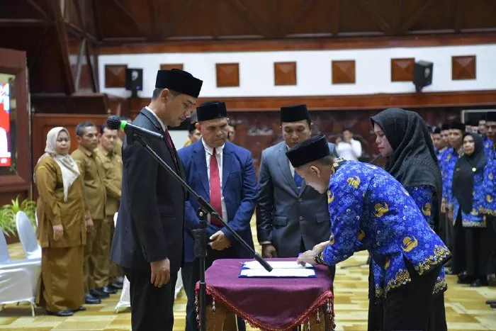Sekda Aceh Lantik 201 Kepala SMA, SMK, dan SLB, Dorong Peran Strategis Pendidikan Daerah