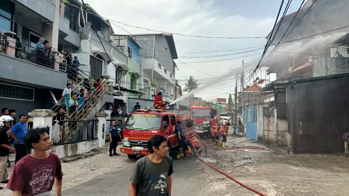 Kebakaran Gudang Ikan di Padang Barat, Api Berhasil Dipadamkan dalam 35 Menit