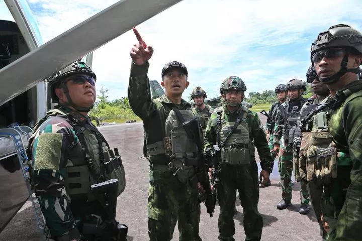 TNI-Polri Perkuat Pengamanan, 11 Bandara Perintis Papua Ditargetkan Segera Kembali Normal