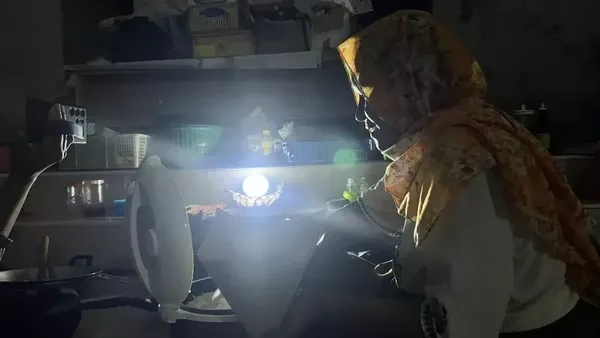 Sahur di Tengah Pengungsian, Warga Aceh Tamiang Jualan Nasi untuk Praja IPDN