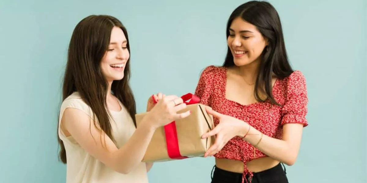Rekomendasi Kado Berkesan dan Bermanfaat untuk Sahabat Perempuan