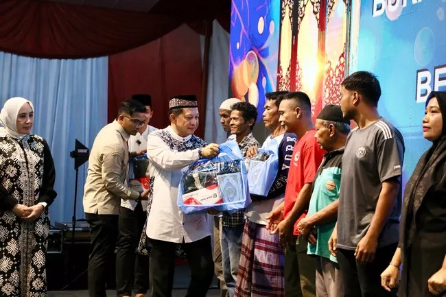 Buka Puasa di Huntara, Tito Tegaskan Komitmen Pemulihan Aceh Tamiang