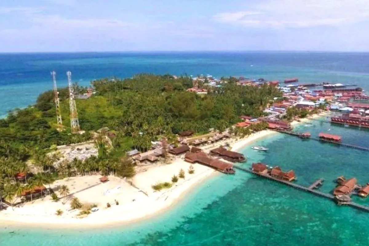 Tips Liburan ke Pulau Derawan untuk Pemula: Panduan Transportasi Udara