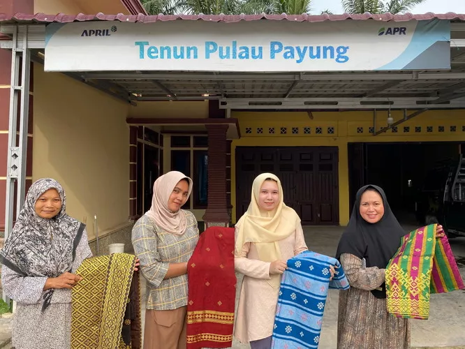 Rumah Tenun Pulau Payung Dorong Pelestarian Budaya dan Kemandirian Ekonomi Warga Pelalawan