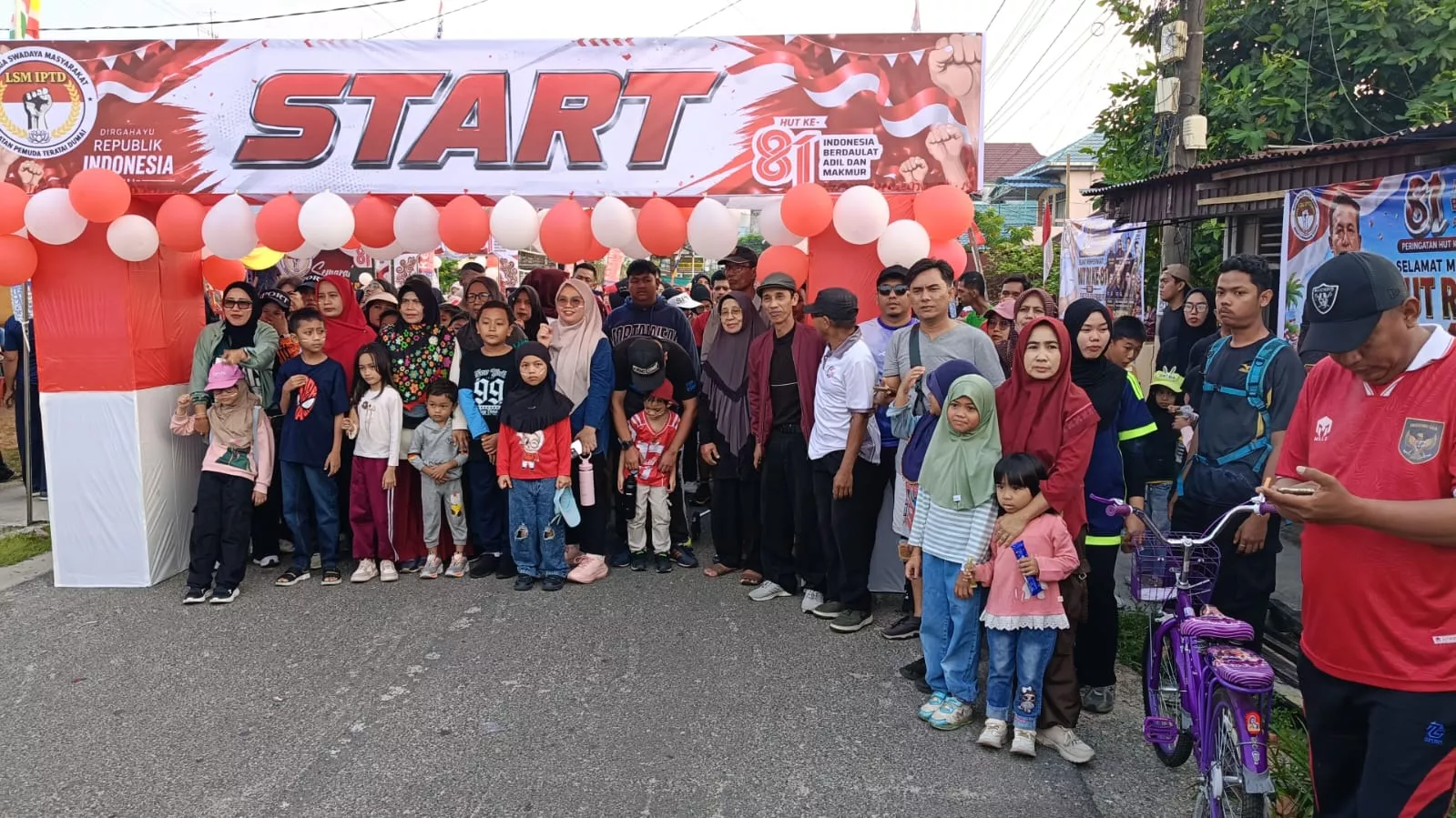 Serunya Jalan Santai di Jalan Teratai Kota Dumai, Warga Tumpah Ruah Penuh Semangat