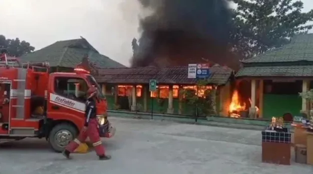 MAN 1 Dumai Kebakaran! Gedung Multimedia Ludes, Api Nyaris Merembet ke Bangunan Sebelah