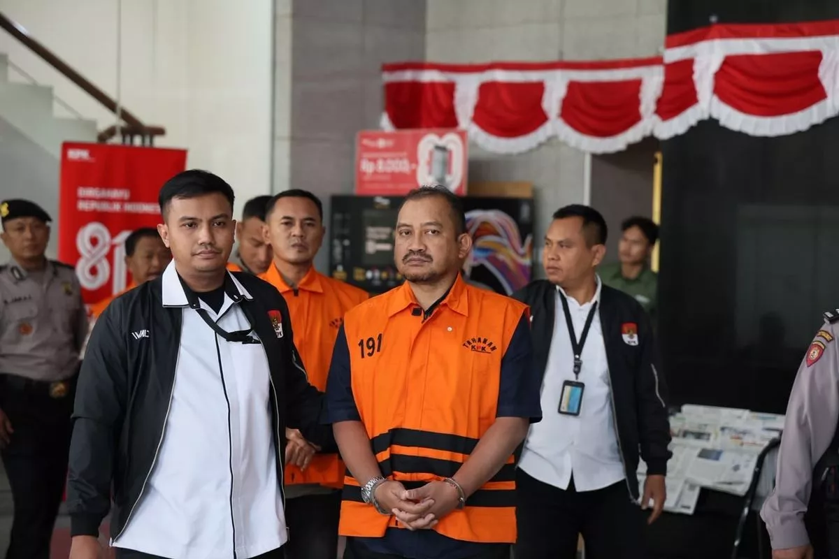 Diduga Peras Pejabat dan Swasta untuk Suap Pegawai KPK, Bupati Pemalang Jadi Tersangka