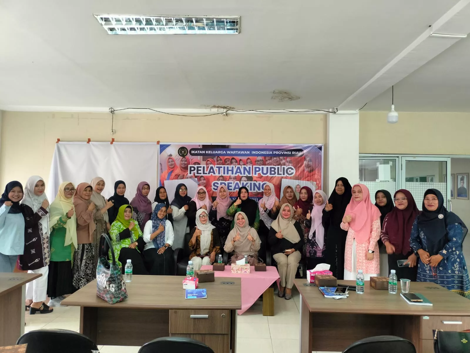 Pelatihan Public Speaking IKWI Riau Dorong Perempuan Berani Tampil dan Ubah Mindset