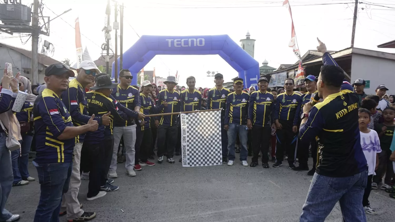 Jalan Sehat HUT RI ke-81 di Tanjung Palas Semarak, Warga Banjir Door Prize