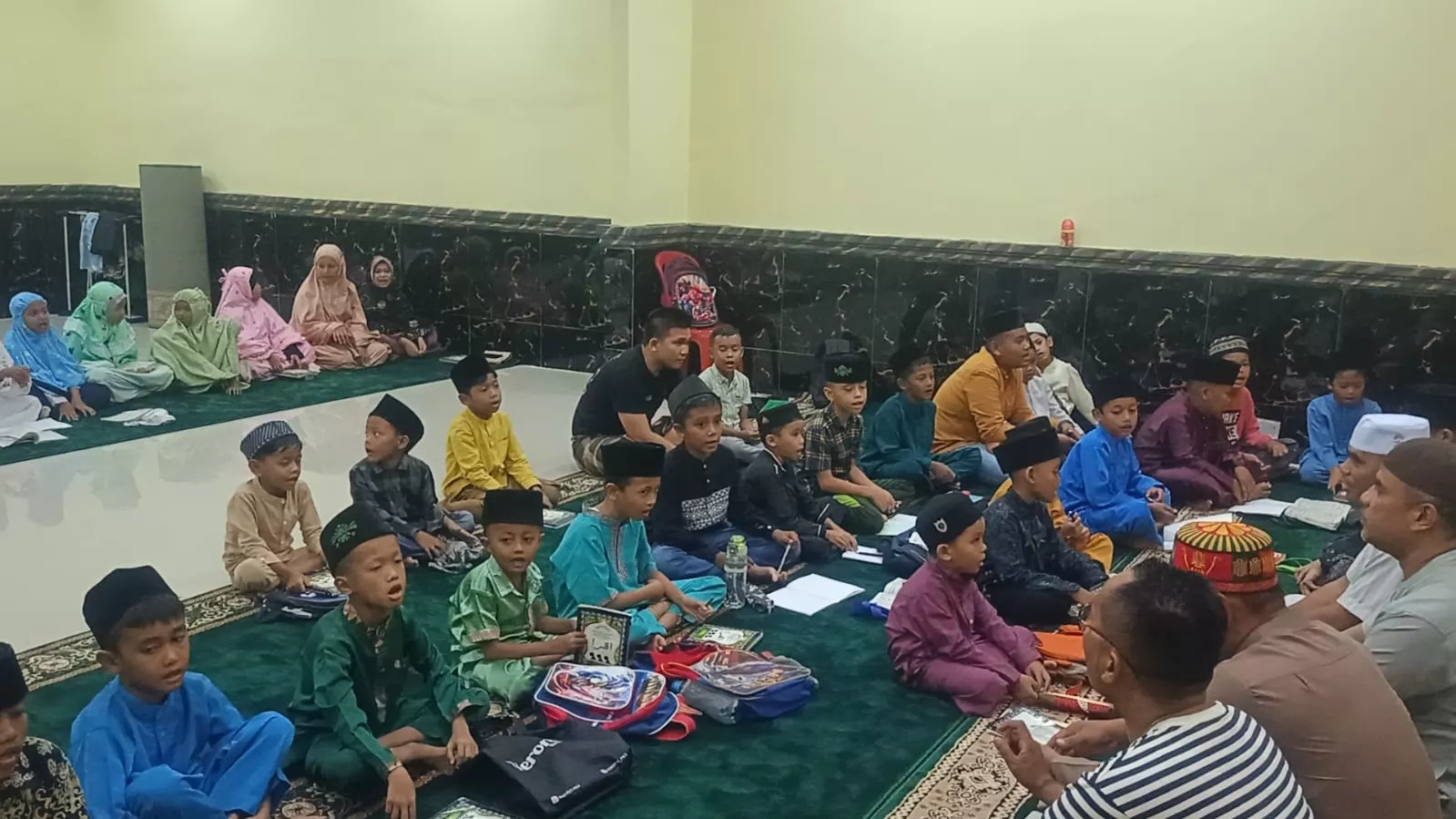Polsek Binawidya Dekatkan Diri dengan Masyarakat Lewat Pengajian Anak Setiap Malam Minggu