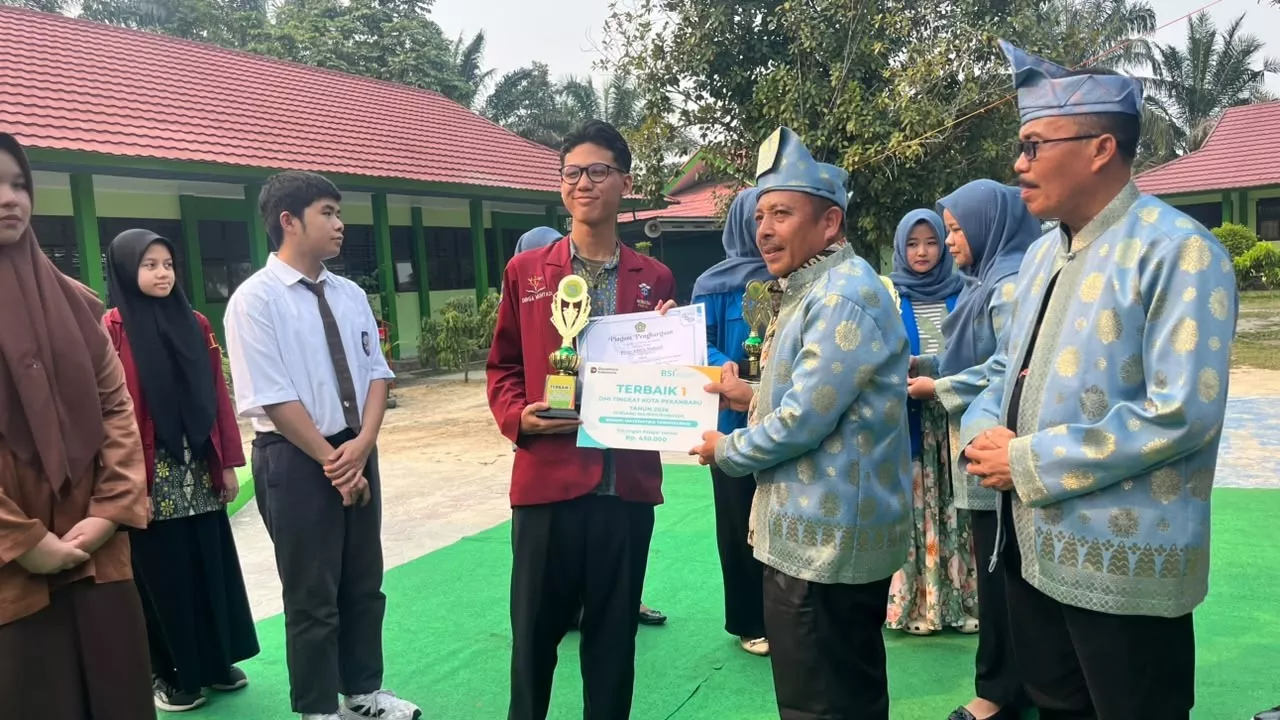 MAN 2 Pekanbaru Masuk Top 10 Madrasah Nasional dengan 449 Prestasi