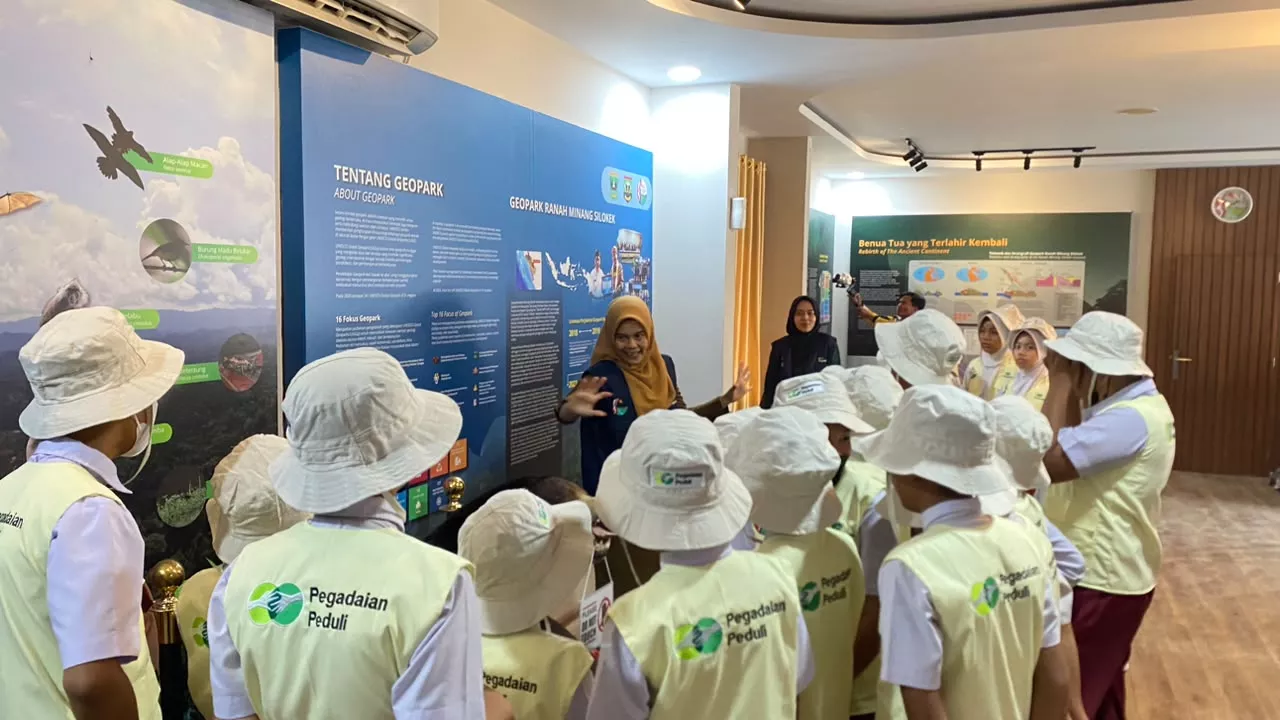 Pegadaian Ajak Siswa Kenali Keragaman Geologi di Geopark Silokek