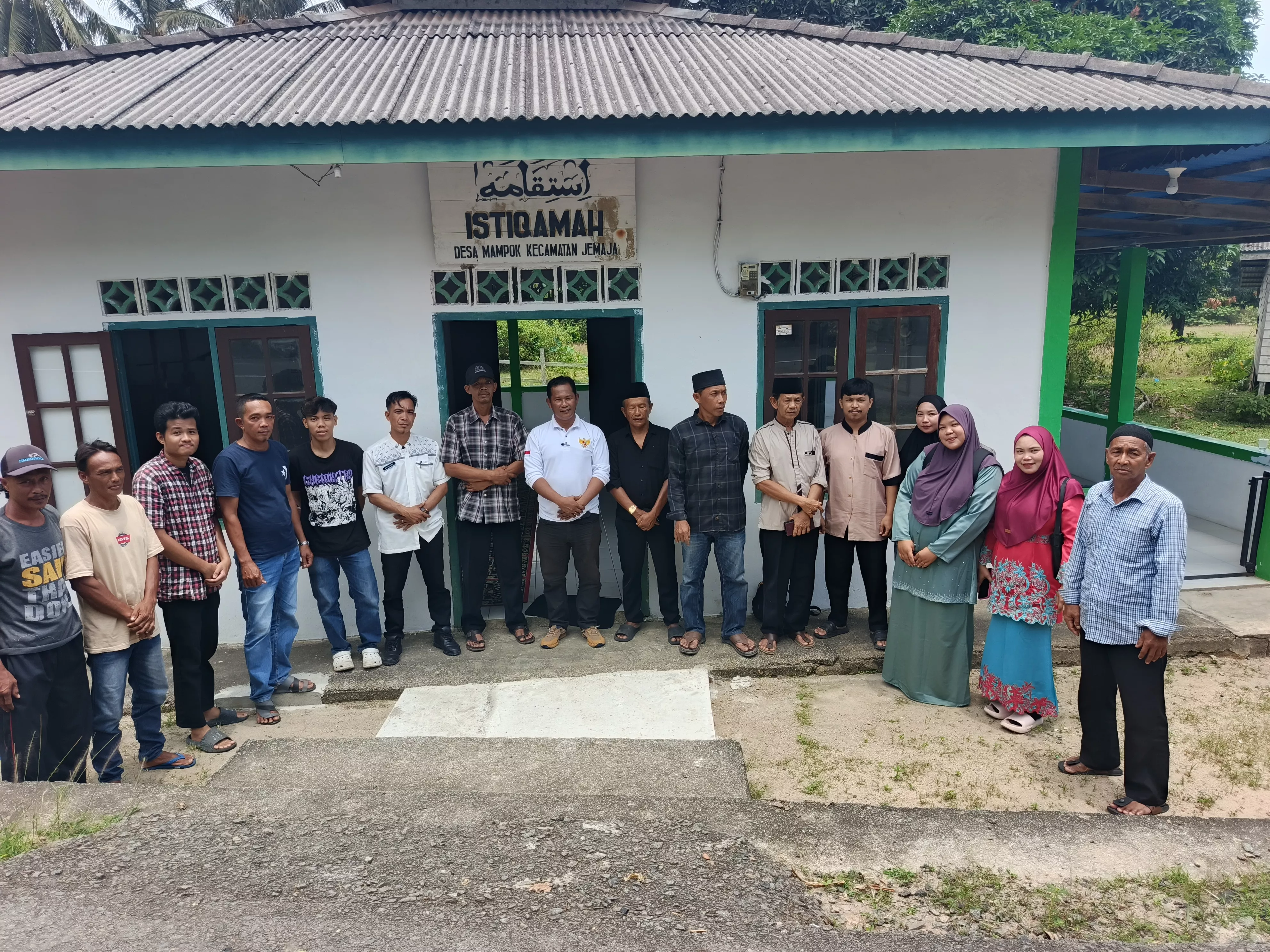 Dukung Kegiatan Keagamaan, Pemdes Mampok Beri Insentif Bilal dan Khotib