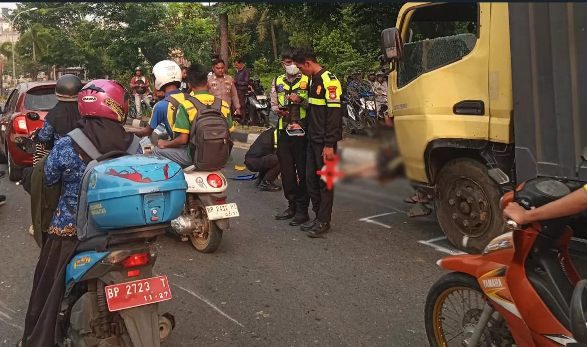 Pengendara Motor Tewas di Tempat Usai Tabrakan dengan Lori di Batu 7 Tanjungpinang