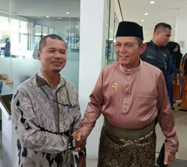 Warga Tanjung Siambang Tagih Janji, Gubernur Kepri Janjikan Solusi Status Rumah dan Perbaikan Jalan