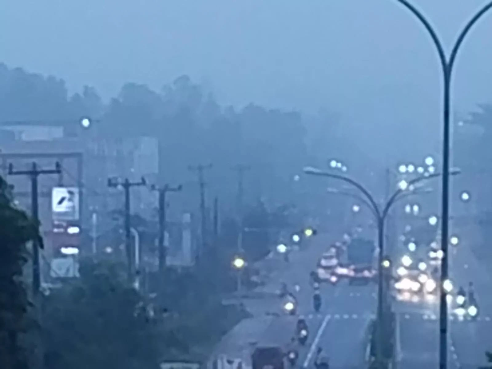 Kabut Tipis dan Asap Kiriman Ganggu Jarak Pandang, Pengendara Diminta Waspada